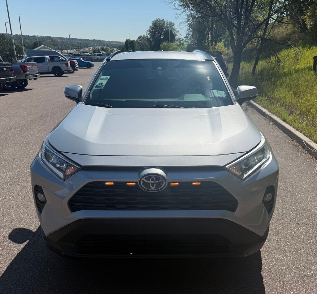 2021 Toyota RAV4 XLE photo 2