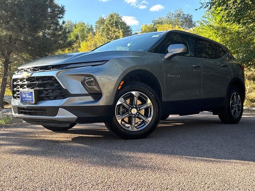 2023 Chevrolet Blazer 2LT photo 2