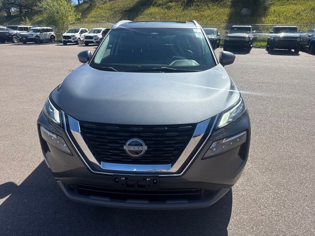 2023 Nissan Rogue SV photo 3