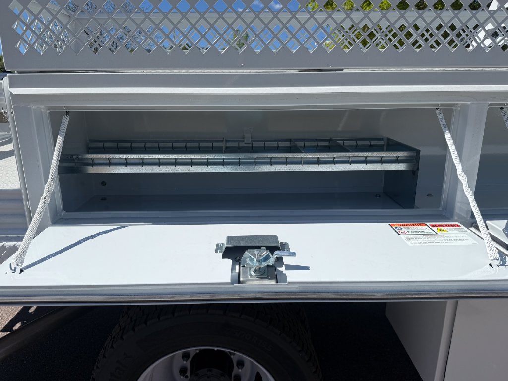 2025 Ford F-550 Super Duty Chassis Cab XL - Photo 9