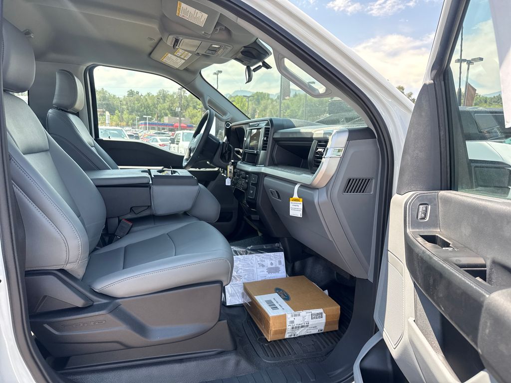 2026 Ford F-350 Super Duty Chassis Cab XL - Photo 19