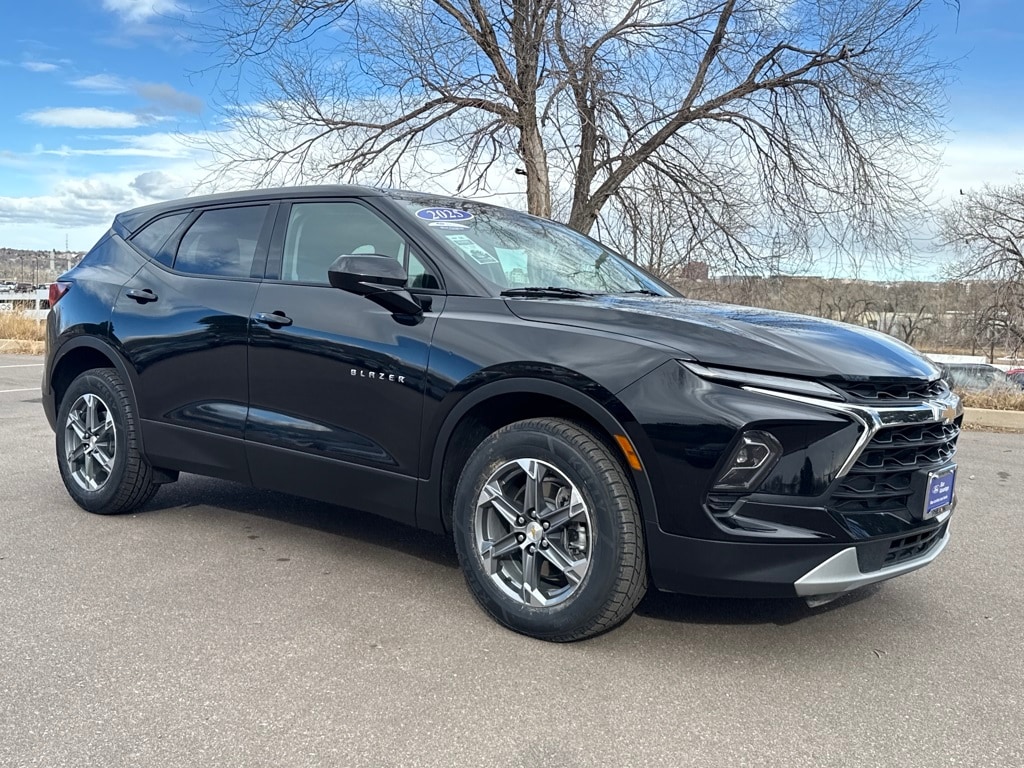 2025 Chevrolet Blazer 2LT photo 2