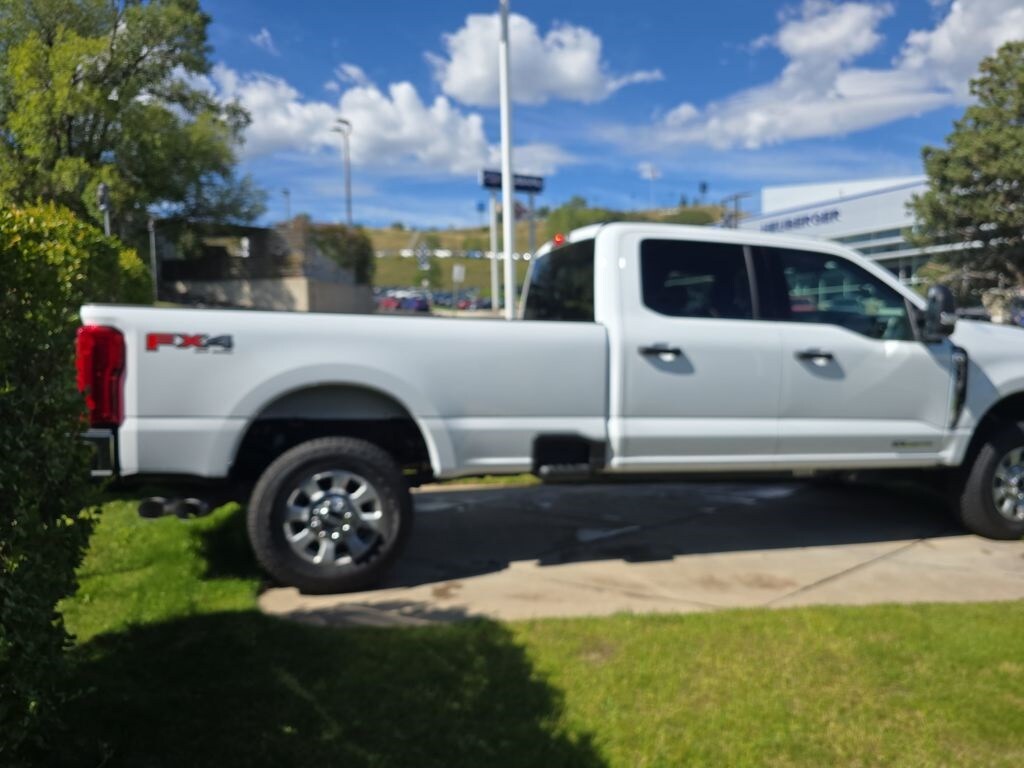 2024 Ford F-350 XLT photo 4
