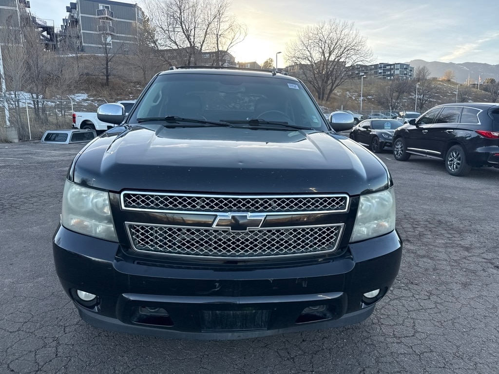 2011 Chevrolet Avalanche LTZ photo 3