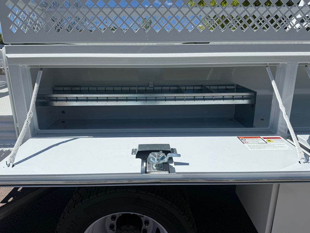 2025 Ford F-550 Super Duty Chassis Cab XL - Photo 9