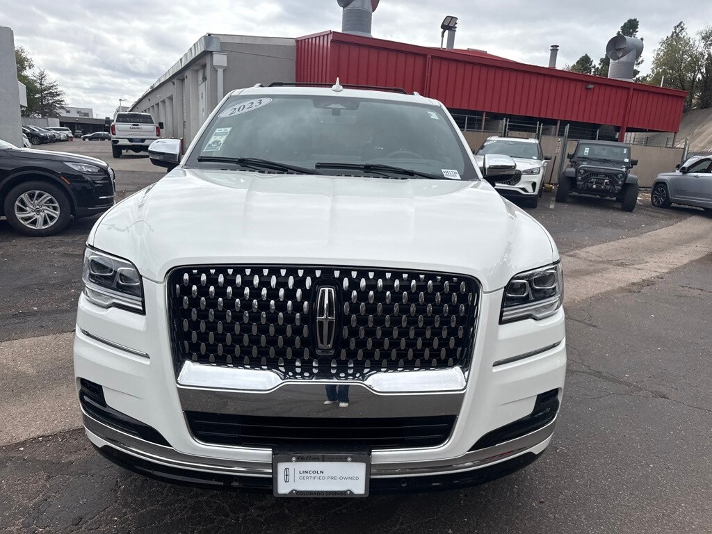 2023 Lincoln Navigator Black Label photo 2
