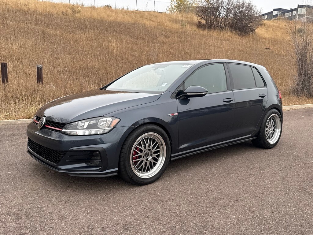 2019 Volkswagen Golf GTI S photo 3
