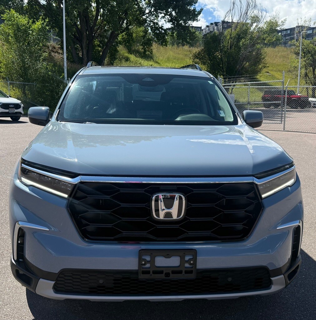 2024 Honda Pilot Touring photo 2
