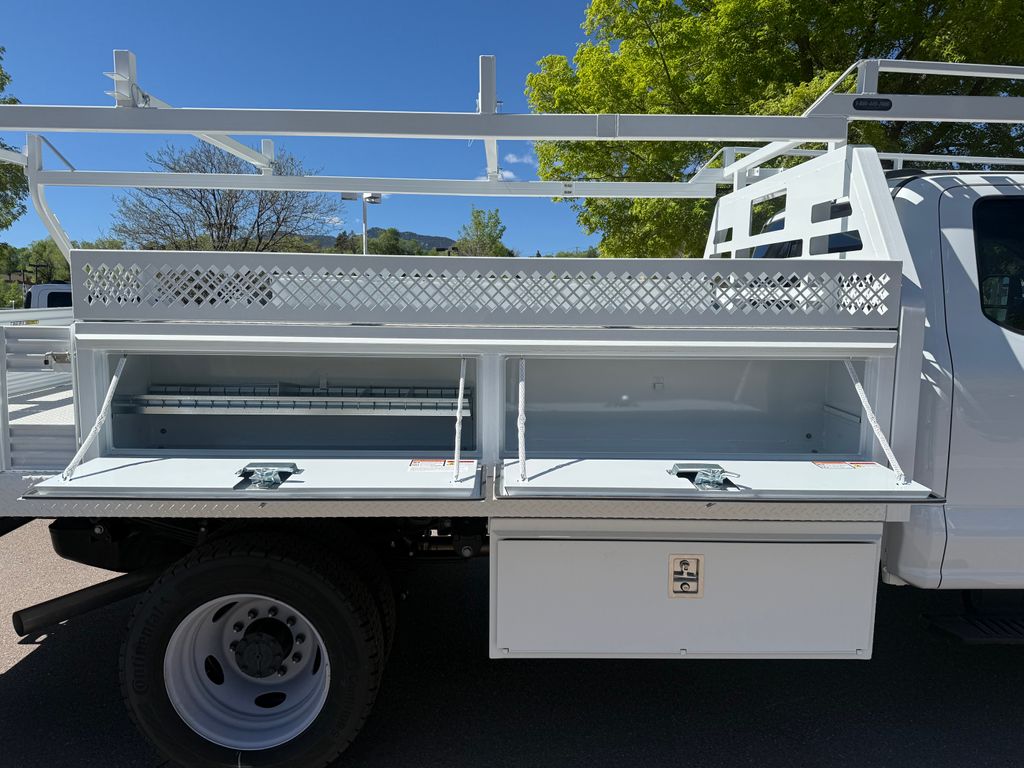 2025 Ford F-550 Super Duty Chassis Cab XL - Photo 10
