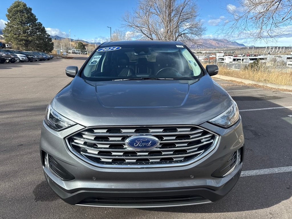 2024 Ford Edge Titanium photo 3