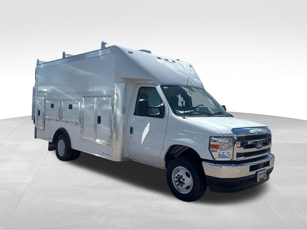 2027 Ford E-450 Cutaway Cab/Chassis 