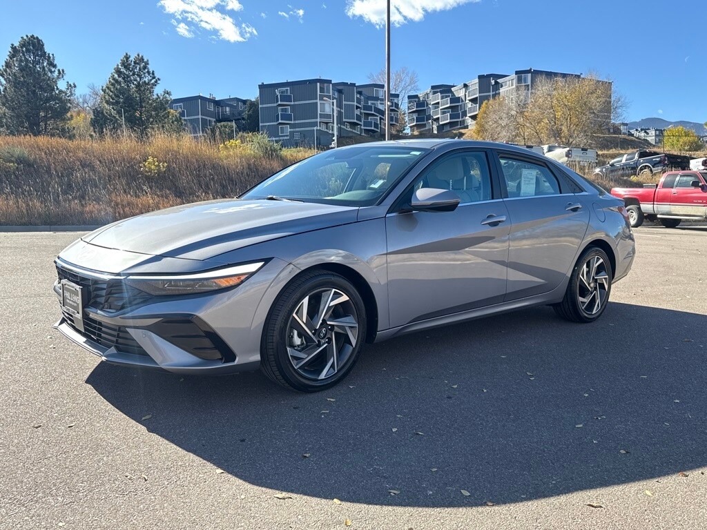 2024 Hyundai Elantra Hybrid Limited photo 3