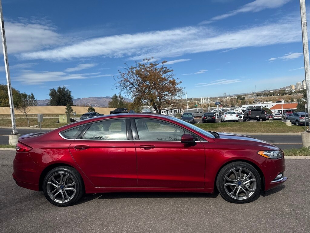 2017 Ford Fusion SE photo 4