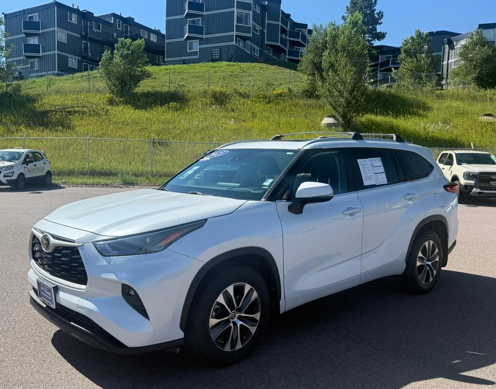 2023 Toyota Highlander XLE photo 3