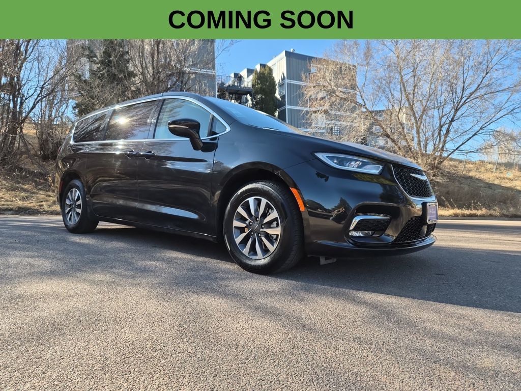 2024 Chrysler Pacifica Hybrid photo 2
