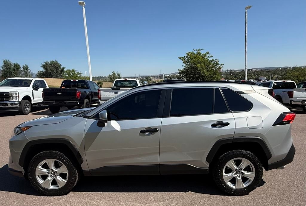 2021 Toyota RAV4 XLE photo 4