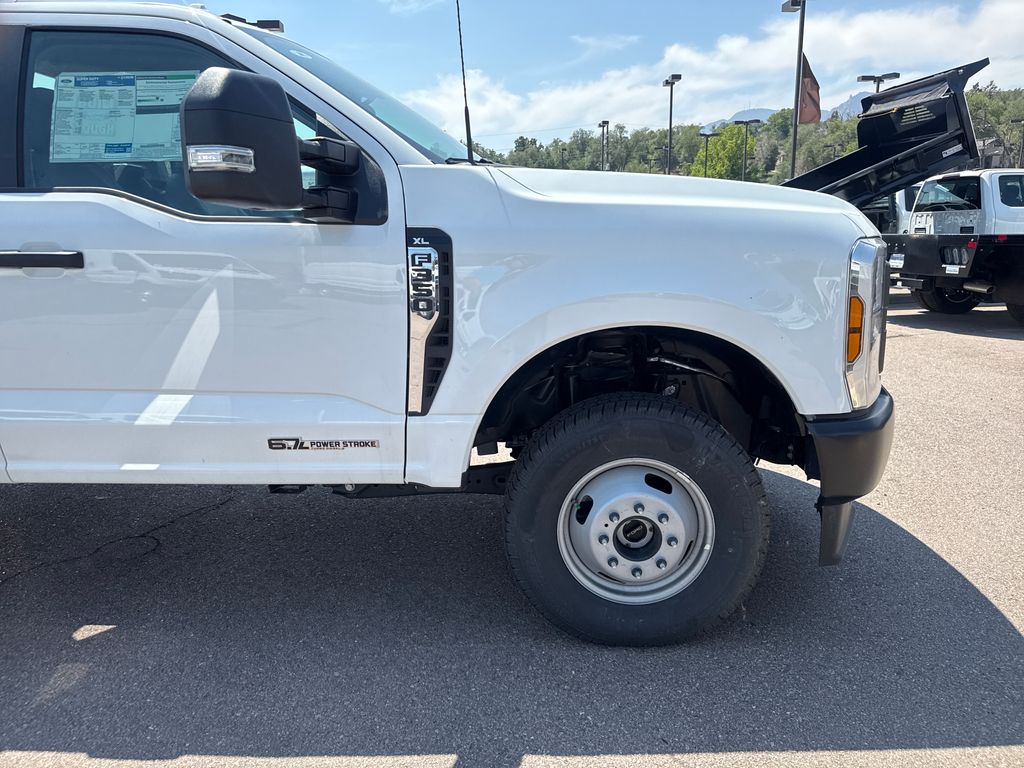2026 Ford F-350 Super Duty Chassis Cab XL - Photo 23
