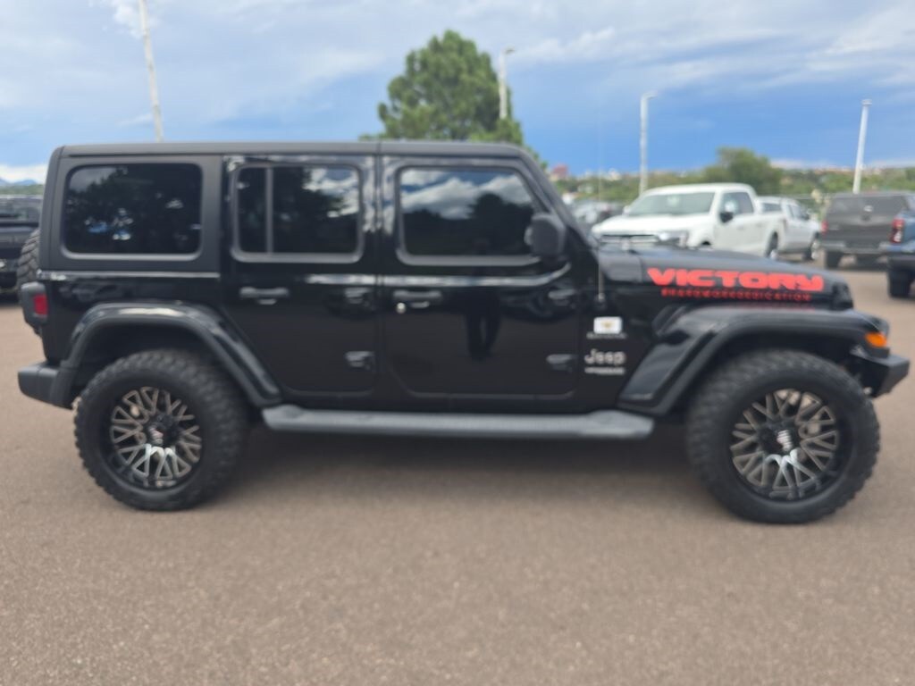 2019 Jeep Wrangler Unlimited Sahara photo 2