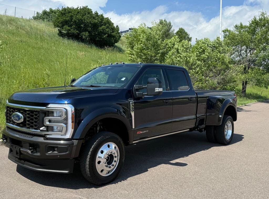 2025 Ford F-450 photo 3