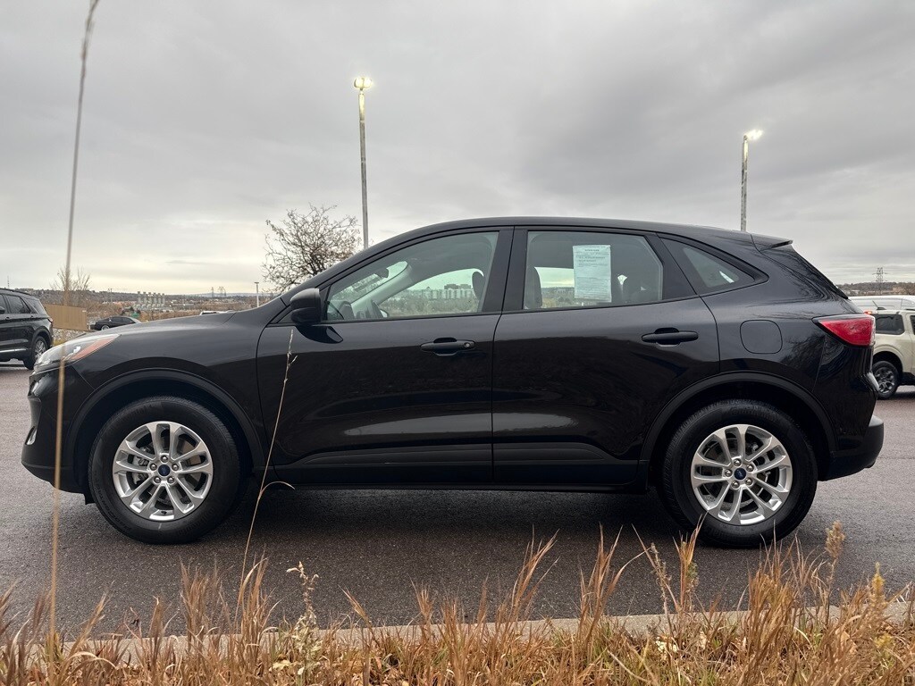2022 Ford Escape S photo 2