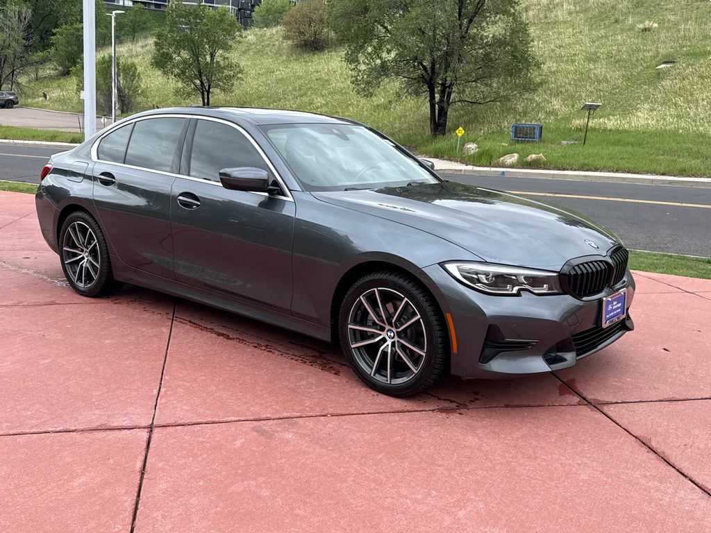 2019 BMW 3 Series 330i xDrive Sedan's photo