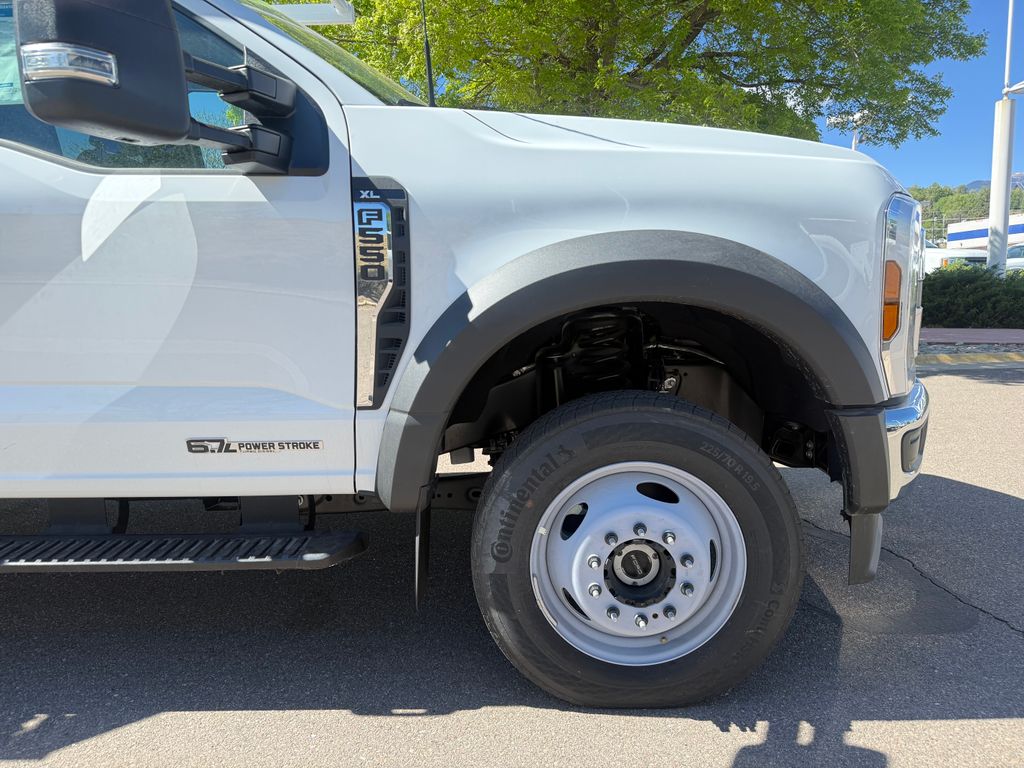 2025 Ford F-550 Super Duty Chassis Cab XL - Photo 33