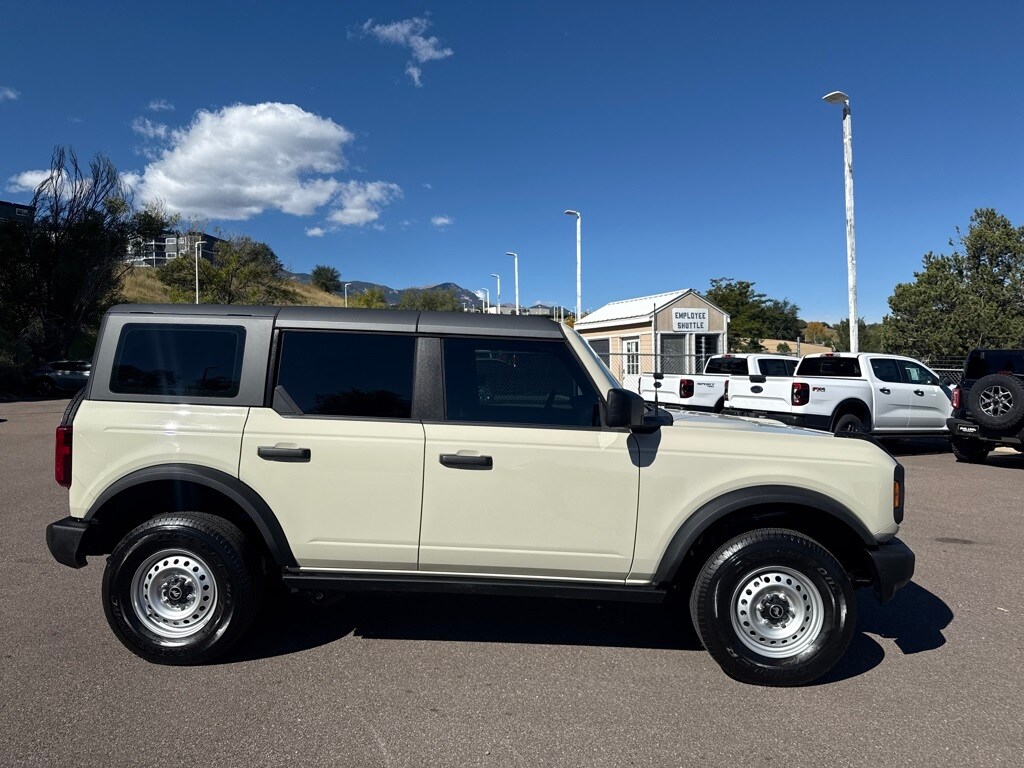 2025 Ford Bronco Base photo 3