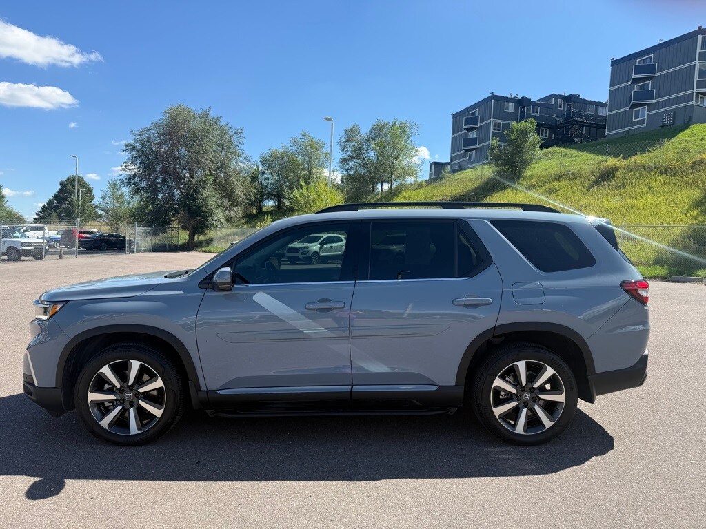 2024 Honda Pilot Touring photo 4