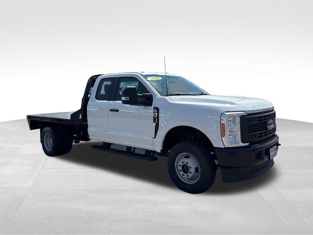 2025 Ford F-350 Super Duty Chassis Cab