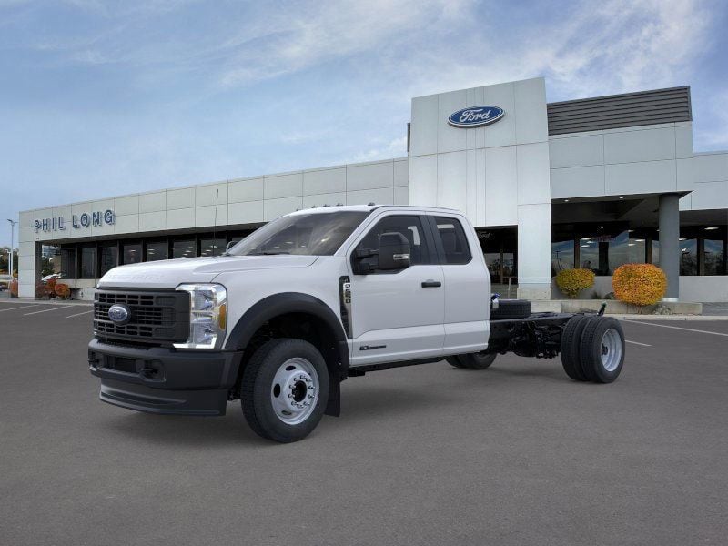2025 Ford F-550 Super Duty Chassis Cab