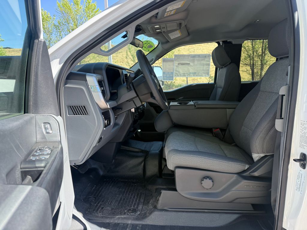 2025 Ford F-550 Super Duty Chassis Cab XL - Photo 14