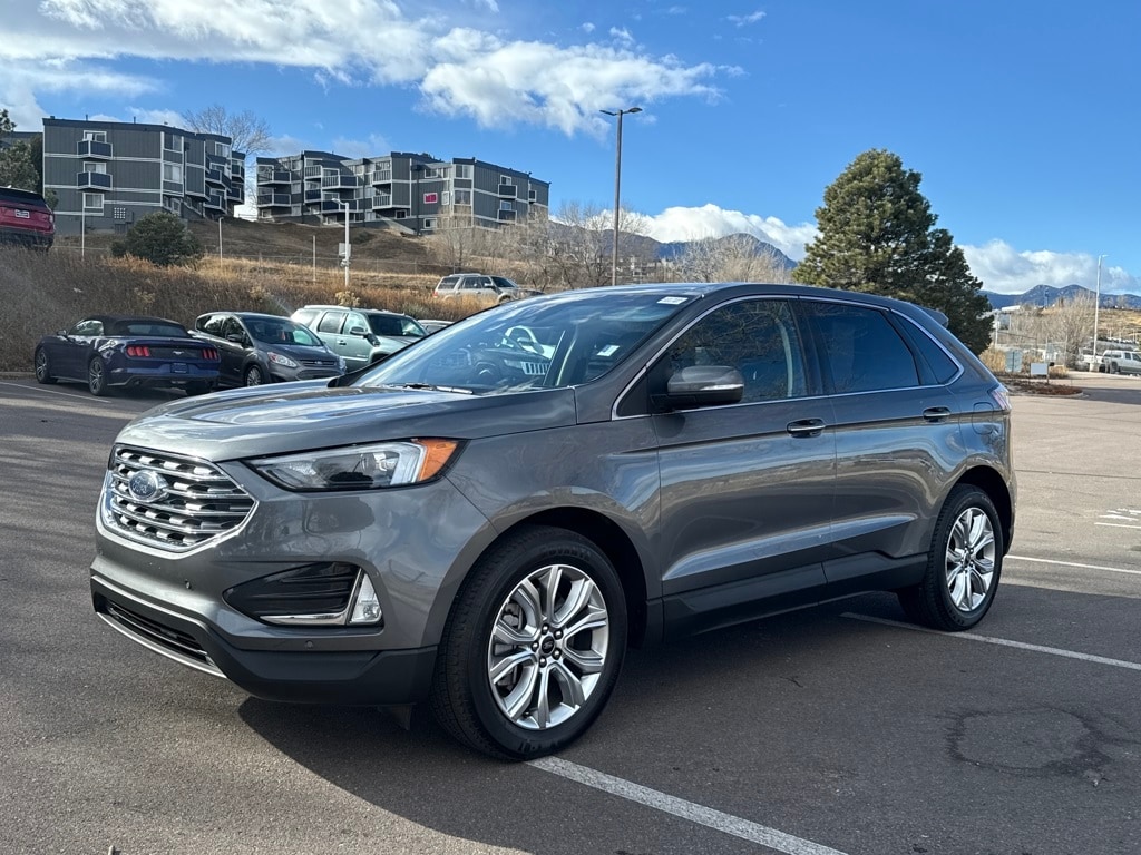 2024 Ford Edge Titanium photo 4