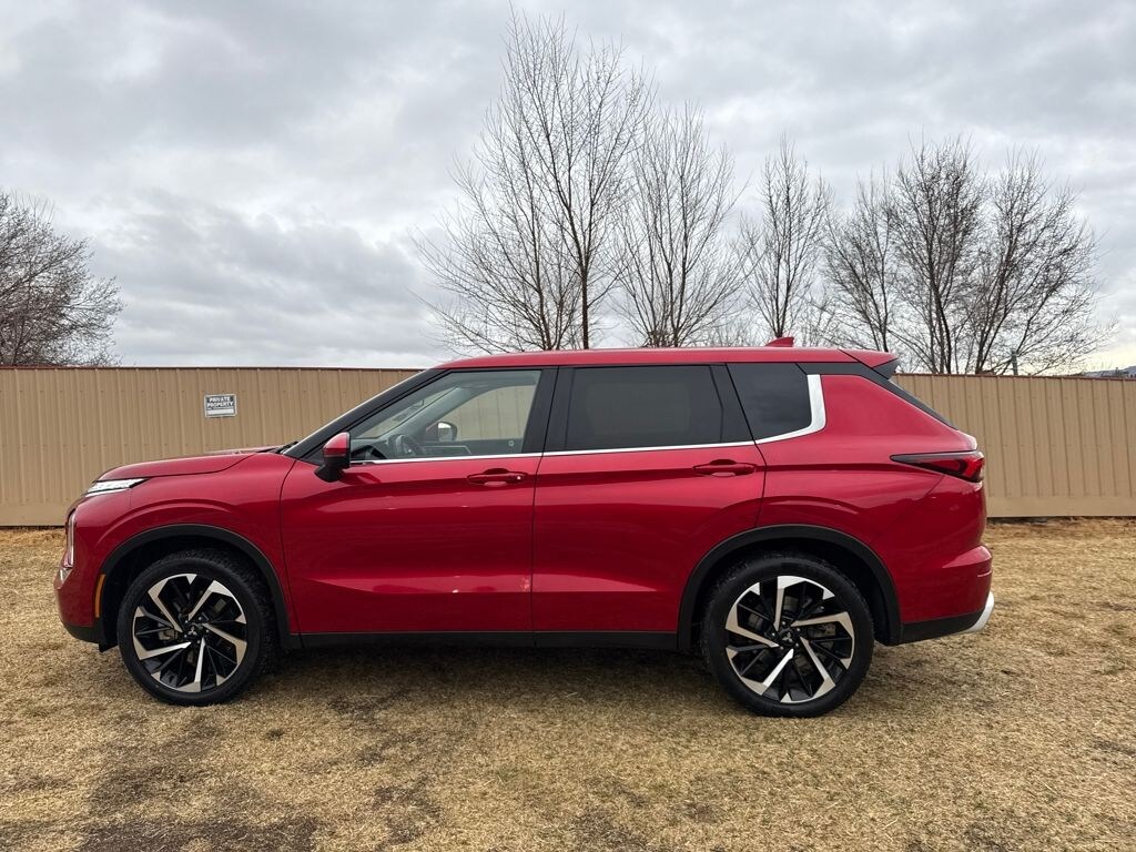 Used 2024 Mitsubishi Outlander SE SUV