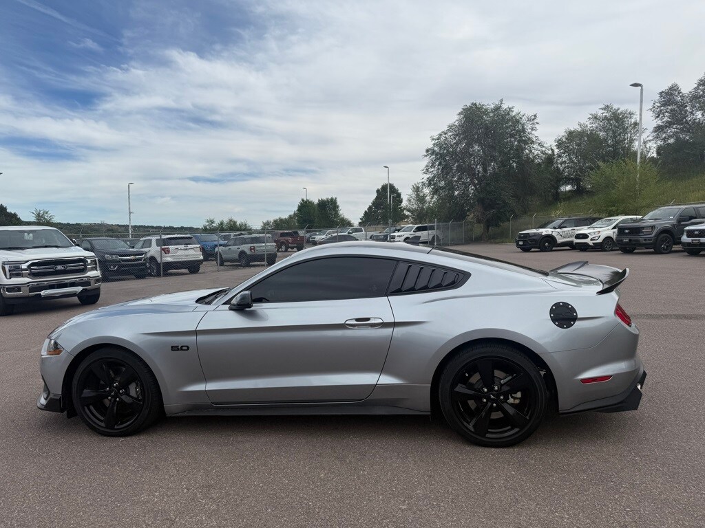 2021 Ford Mustang GT Premium photo 3