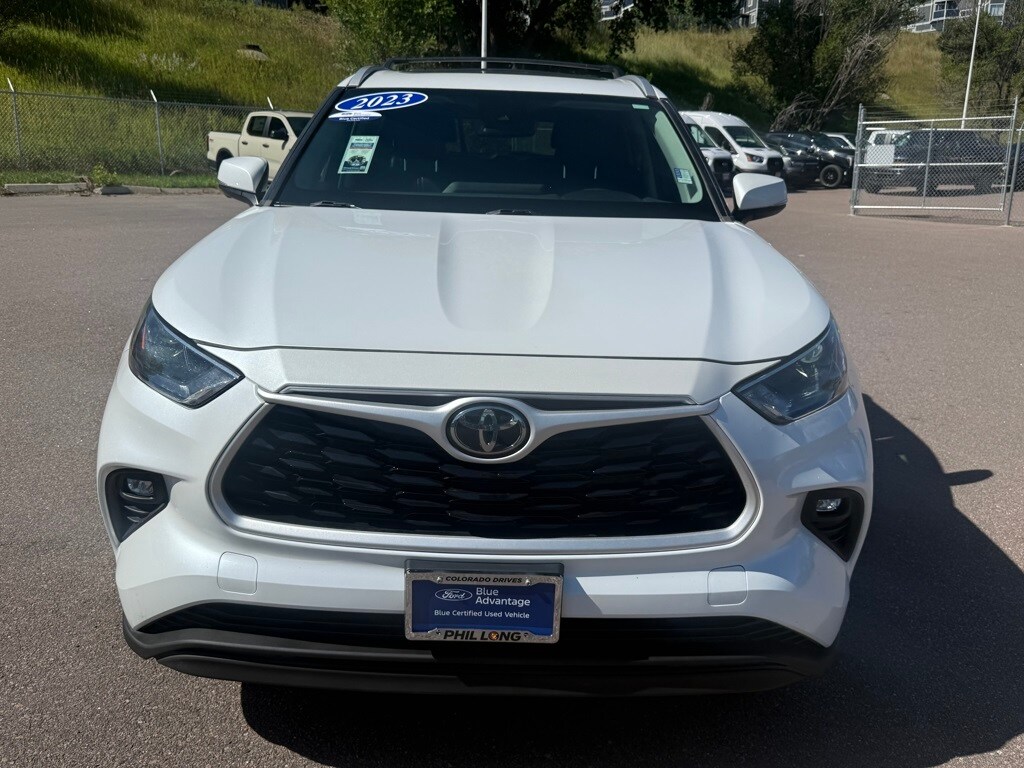 2023 Toyota Highlander XLE photo 2