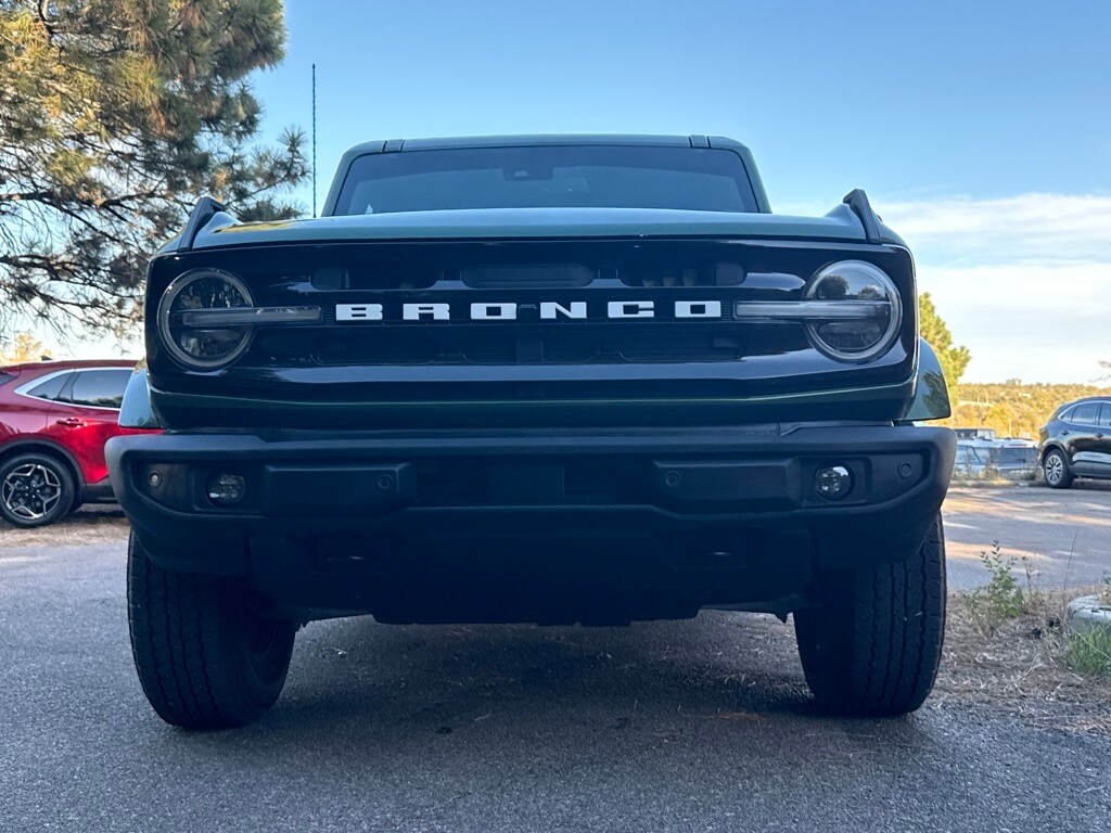 2025 Ford Bronco Outer Banks photo 2