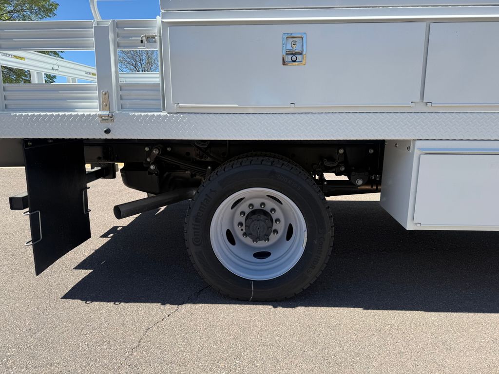 2025 Ford F-550 Super Duty Chassis Cab XL - Photo 34