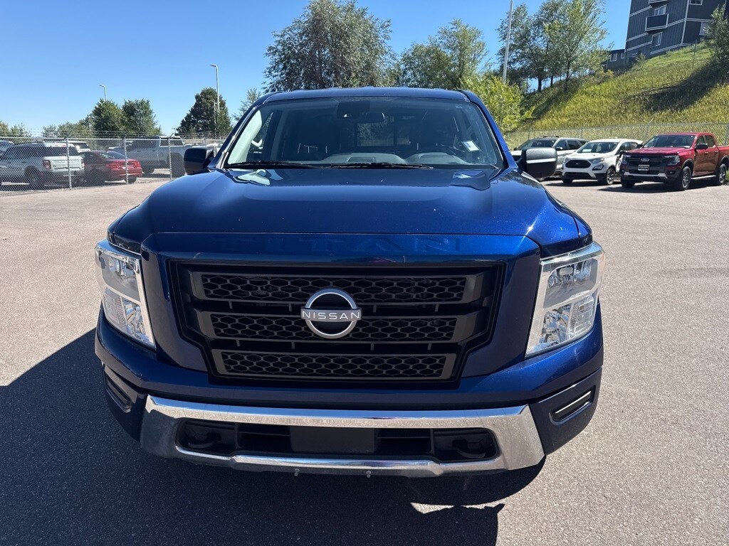 2023 Nissan Titan SV photo 2