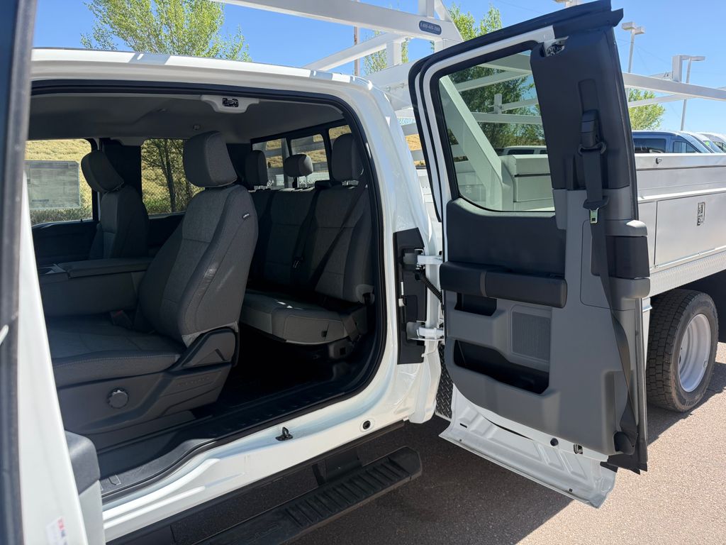 2025 Ford F-550 Super Duty Chassis Cab XL - Photo 21