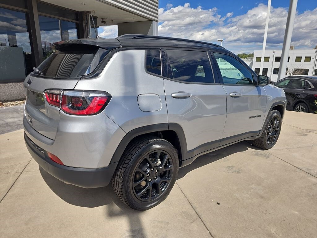 2022 Jeep Compass Altitude photo 2