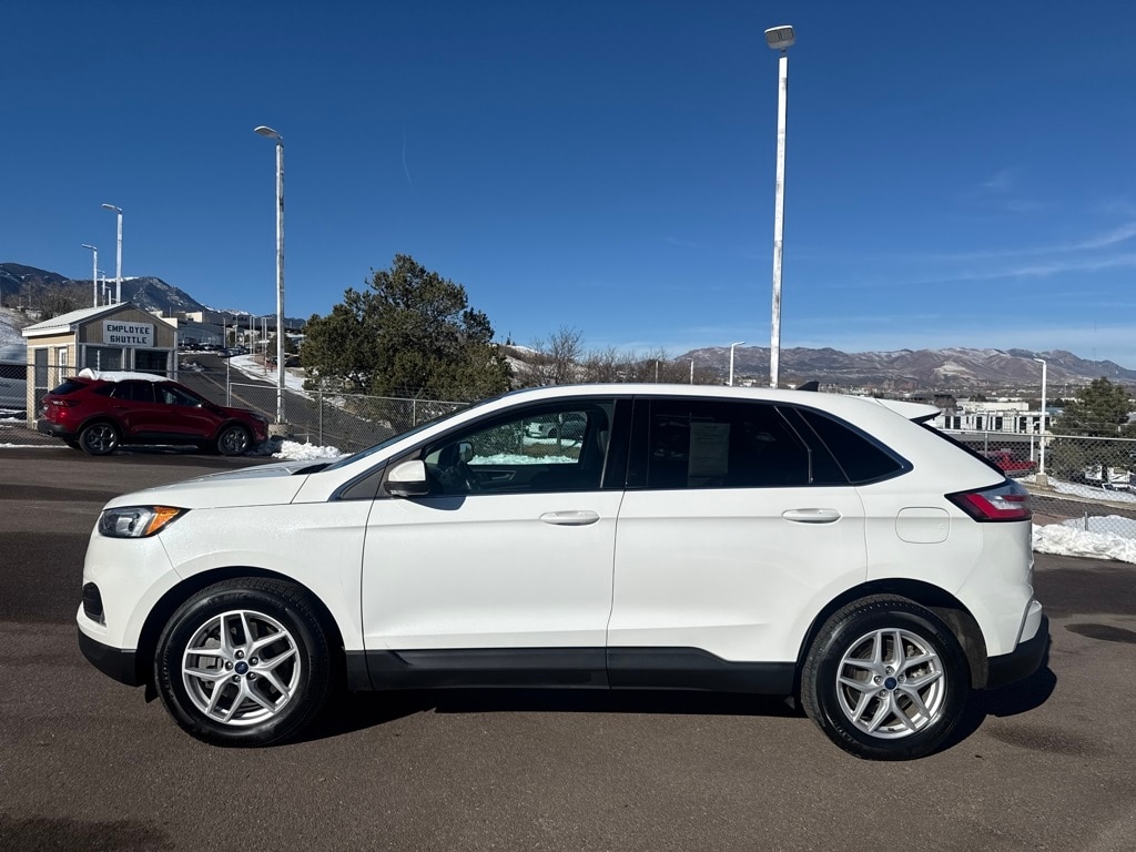 2022 Ford Edge SEL photo 4