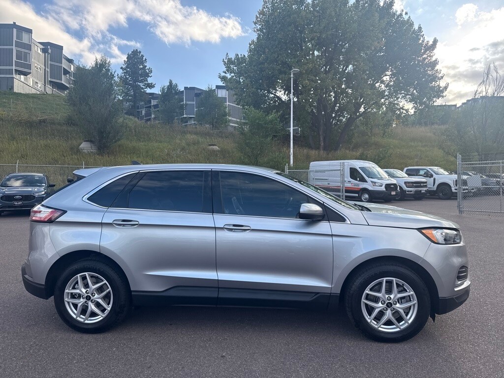 2024 Ford Edge SEL photo 4
