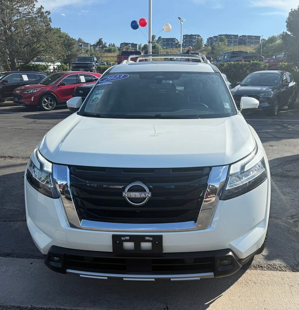 2023 Nissan Pathfinder SL photo 2