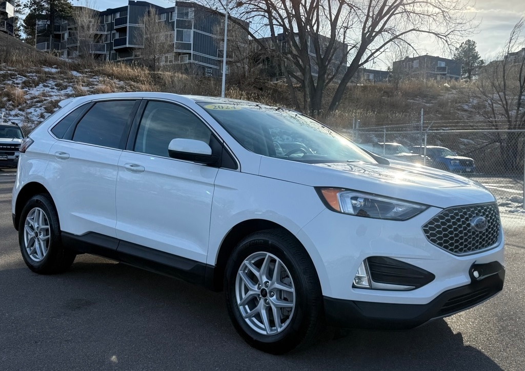 2024 Ford Edge SEL photo 2