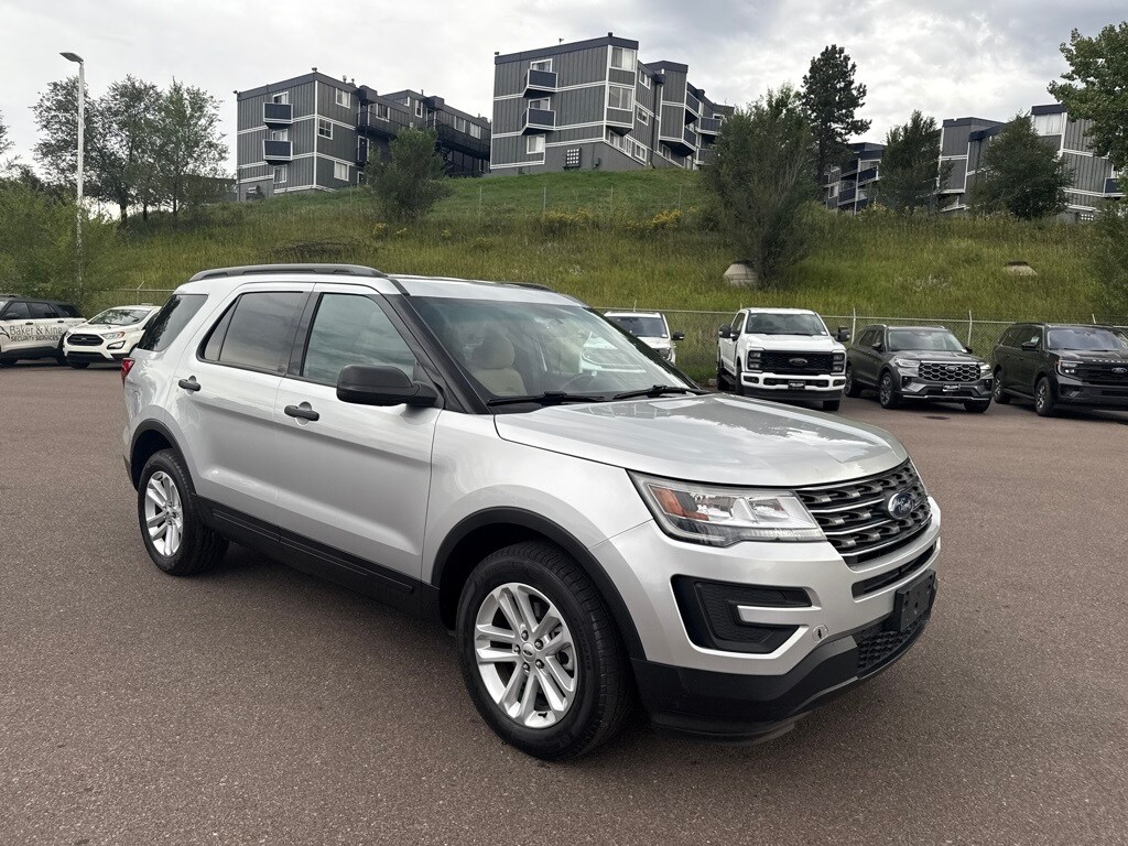 2017 Ford Explorer Base photo 2