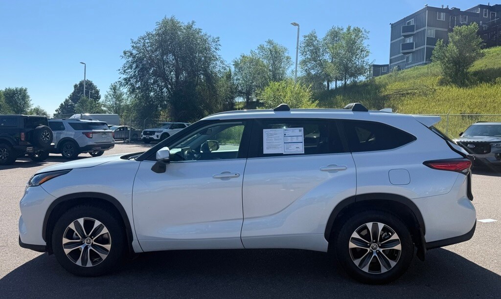 2023 Toyota Highlander XLE photo 4