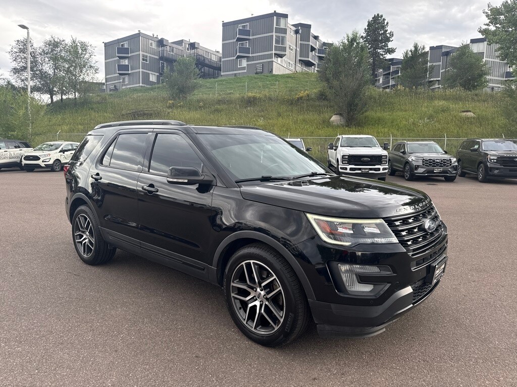 2016 Ford Explorer Sport photo 2