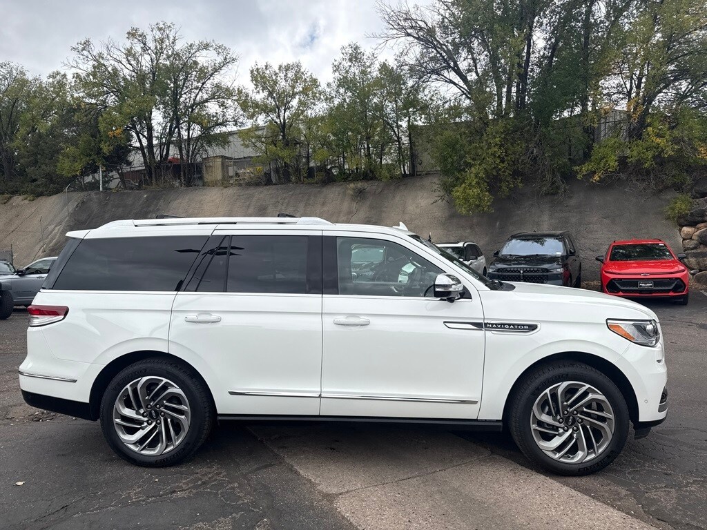 2023 Lincoln Navigator Black Label photo 4