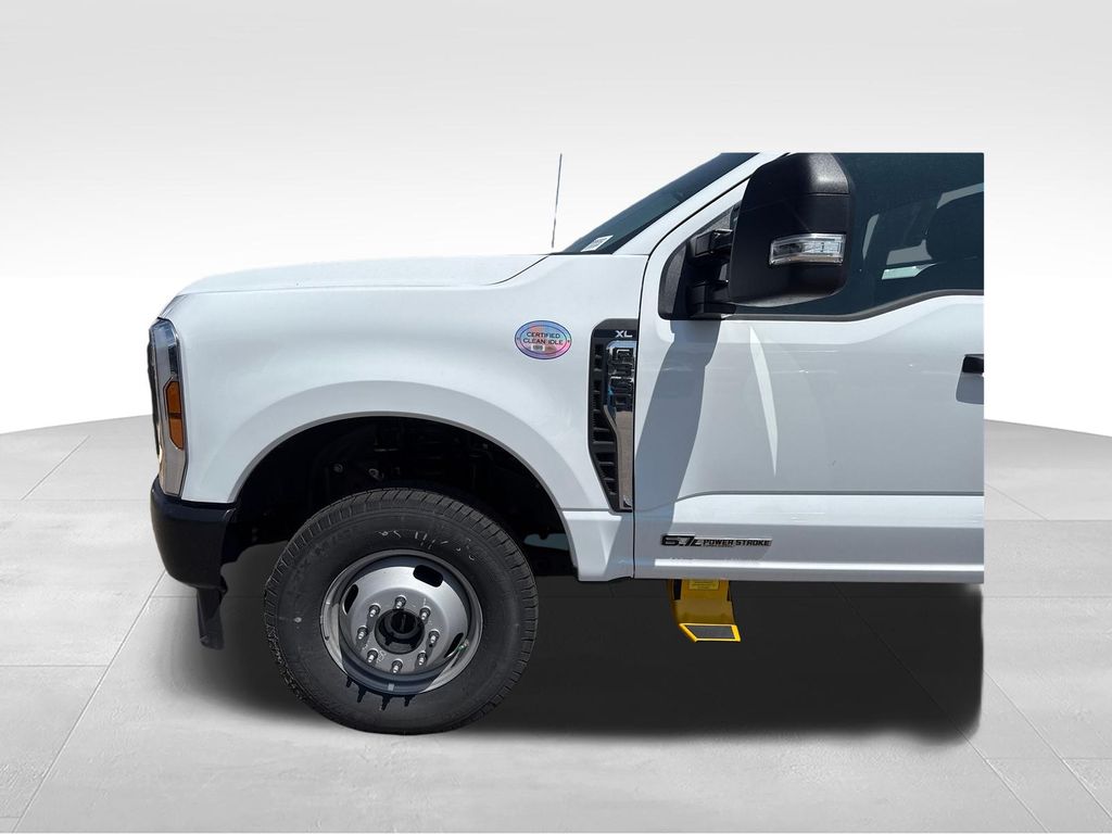 2026 Ford F-350 Super Duty Chassis Cab XL - Photo 24
