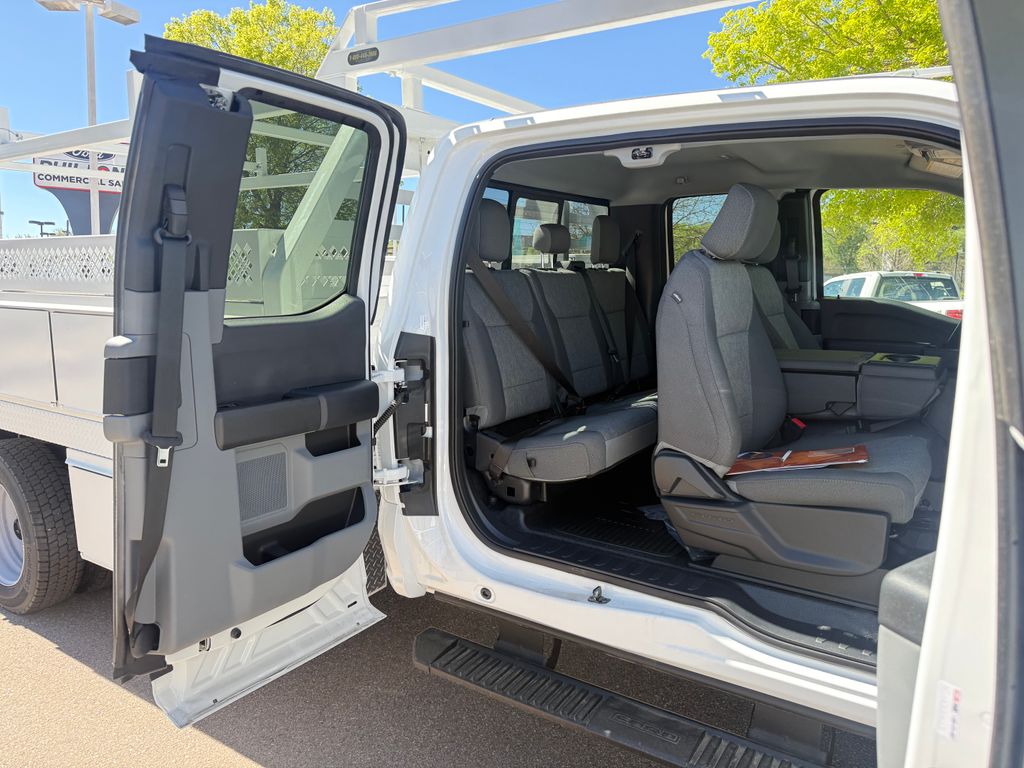 2025 Ford F-550 Super Duty Chassis Cab XL - Photo 28